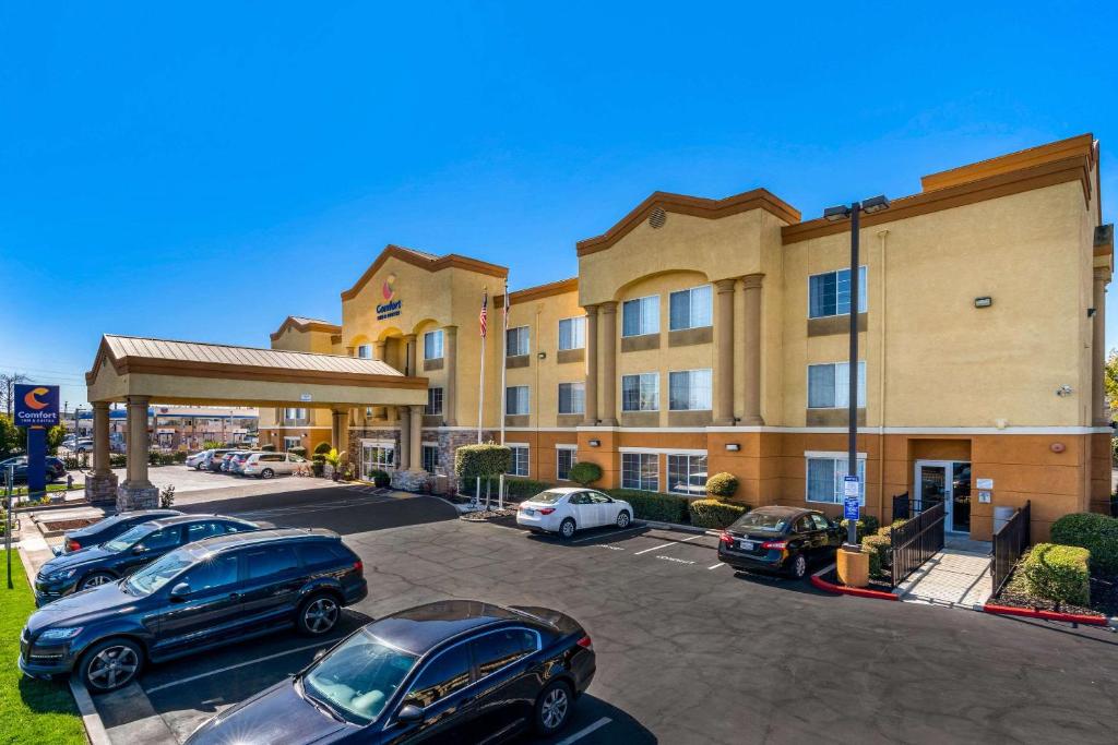 Comfort Inn & Suites Sacramento – University Area Main image 1