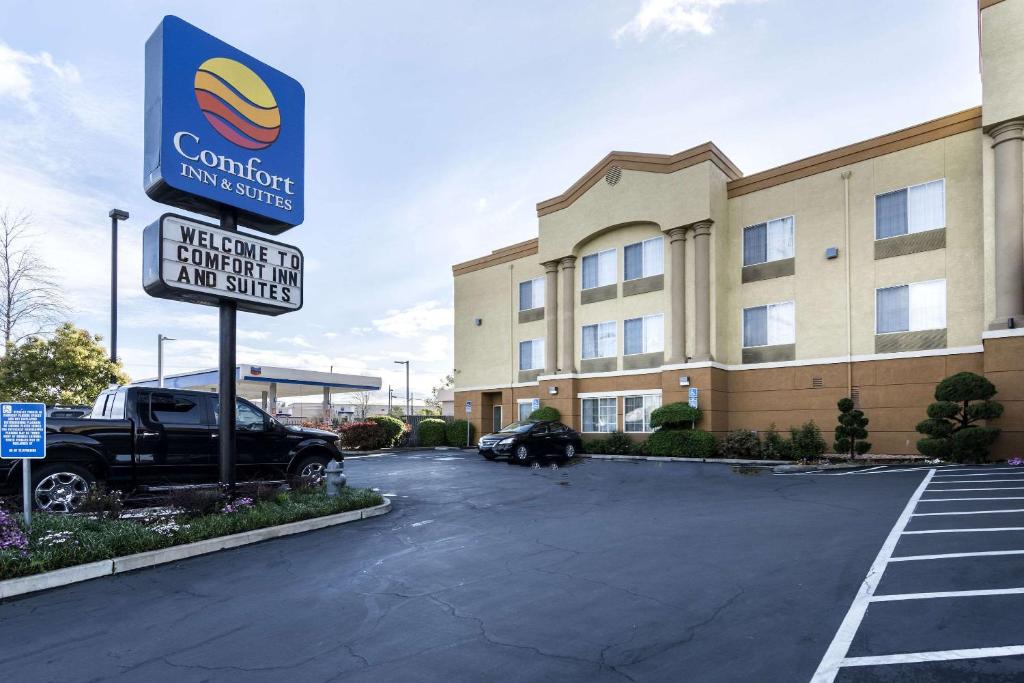 Comfort Inn & Suites Sacramento – University Area Main image 2